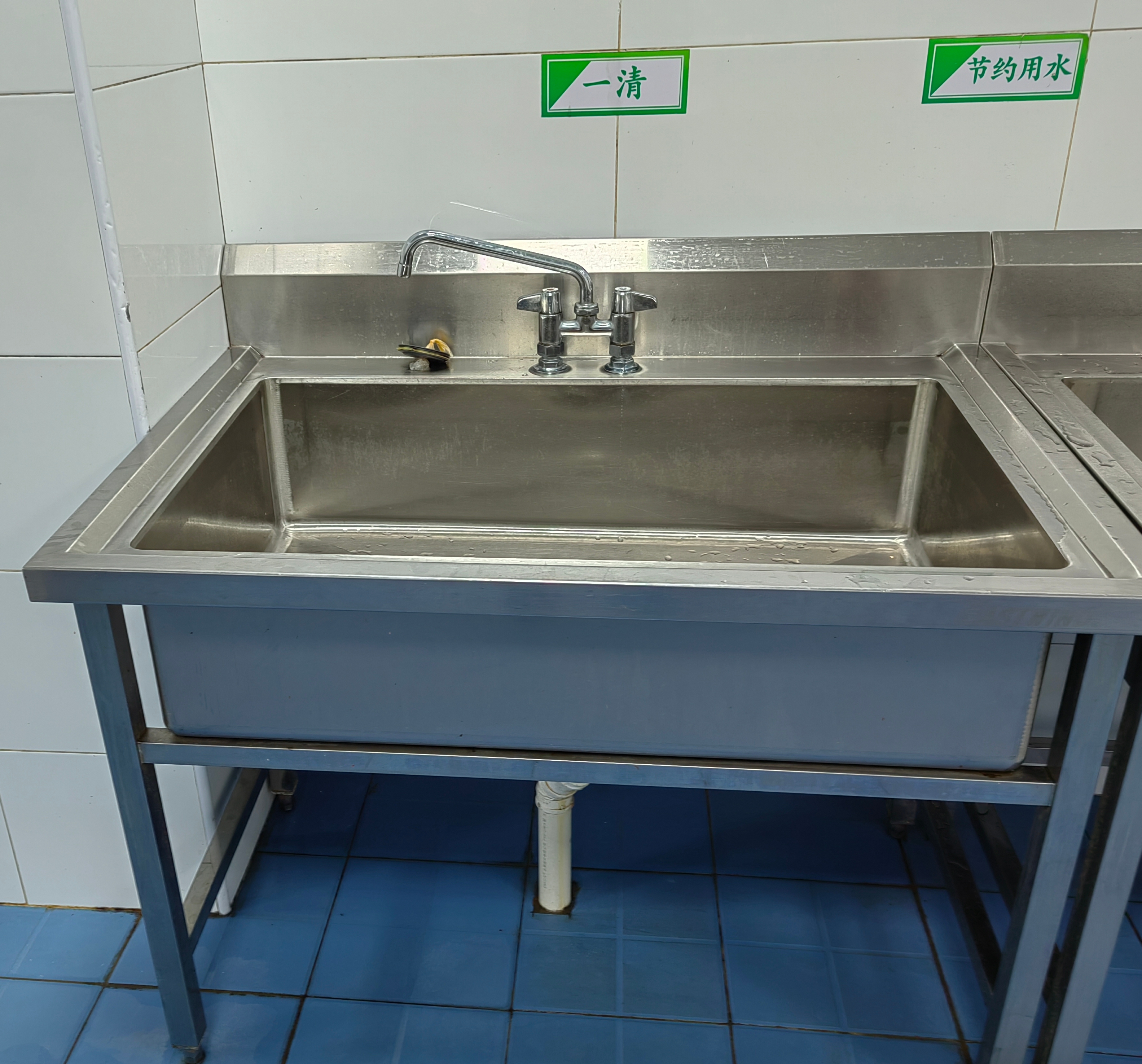 304不锈钢水槽（含下水配件，带304专用龙头）