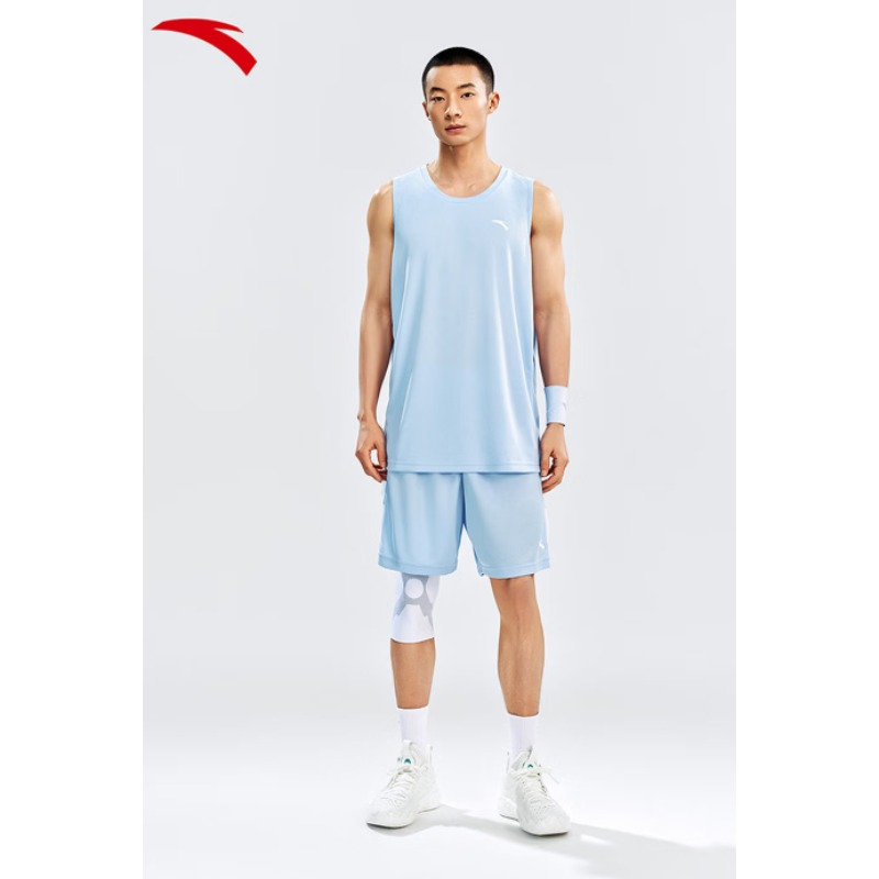 安踏篮球服